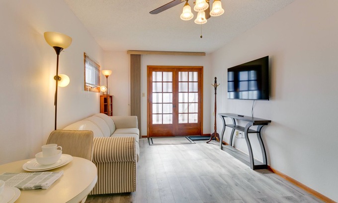 Aurora Apartment | 1 Mi to Metro Station: Cozy Aurora Horse Farm Apt!