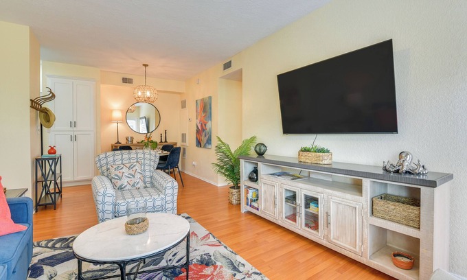 Galveston Condo | 1 Mi to Shore: Condo w/Pool Access in Galveston