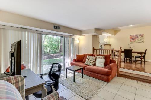 Berwyn Apartment | 1 Mi to UMD Convenient and Cozy Condo with Patio!