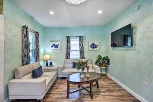 Central Arlington House | 1 Mi to UTA Arlington Elm Cottage with Fenced Yard