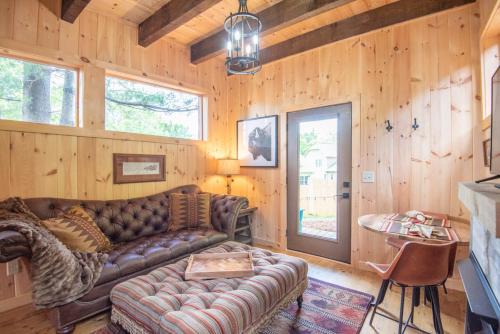 West Jefferson House | 1 Mile to Downtown West Jefferson Camping Cabin #6