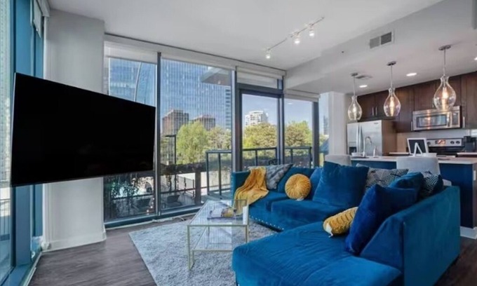 North Buckhead Apartment | 1 MIN WALK to Lennox MALL/5-star Restaurant/POOL/GYM 24hr