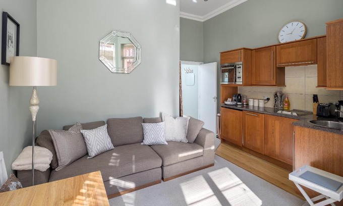 Chelsea Apartment | 1 minute from Sloane square Homm walkable to Harrods and Kings Road