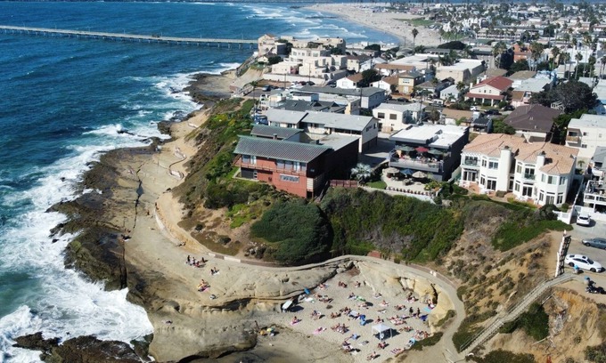 Ocean Beach House | 1 minute walk to the beach! Two story duplex - sleeps 10