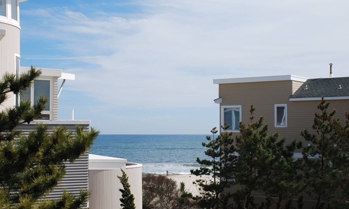 Loveladies House | 1 Off the Beach – Lovely Reverse Living Home, Great Ocean Views!