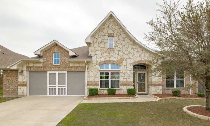 Killeen House | 1 PRIVATE ROOM WITH A PRIVATE BATH AVAILABLE TO RENT. HOUSE SHARED WITH HOST