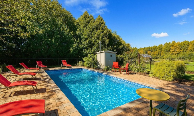 York Regional Municipality Other | 10 Acre Farmhouse with Pool + Ponds [5 Bedrooms/3 Baths]