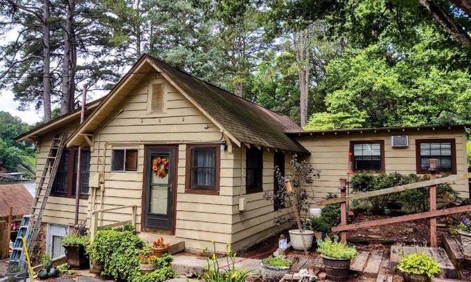 Mid America House | #10-Amazing Three Bedroom Lake House-Pet Friendly