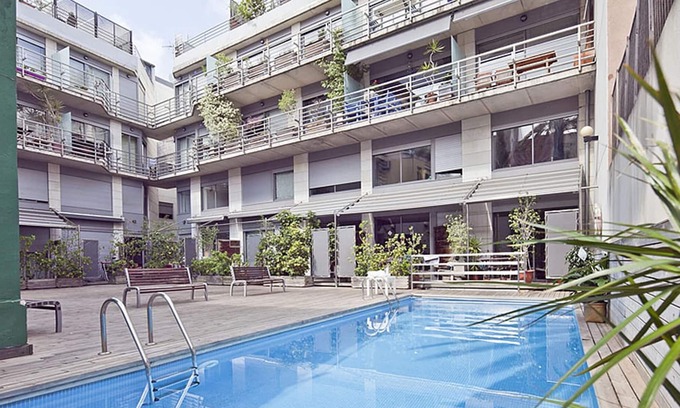 El Putget i Farro Apartment | 10 apartments with terrace & pool near the centre of Barcelona for up to 60 pax