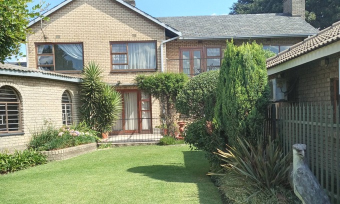 Ekurhuleni Bed & Breakfast | 10 min away from OR Tambo Airport, your second home away from home.
