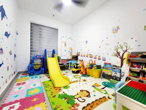 Shah Alam Apartment | 10 min to Subang Airport Free Wi-fi Carpark