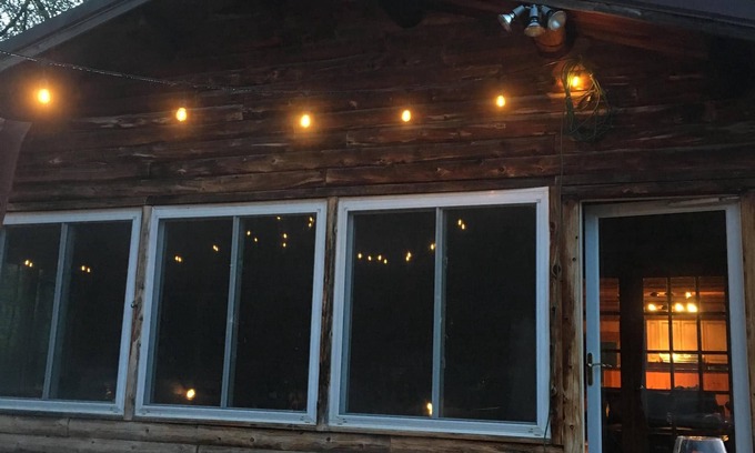 Durham Cabin | 10 MIN to WINDHAM CLASSIC 4BR LOG CABIN HUGE VIEWS New Deck New Hot Tub Fire Pit
