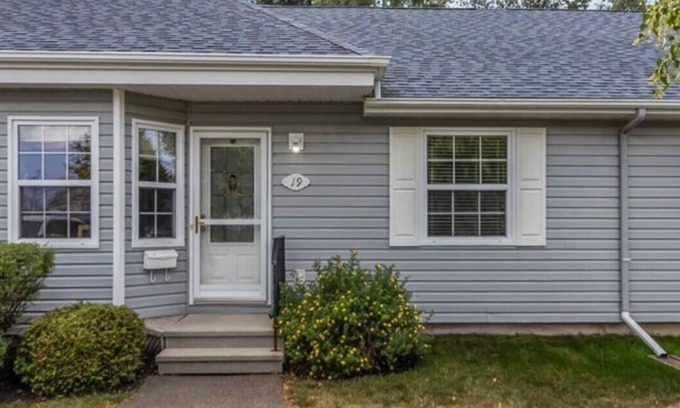 Dieppe House | 10 mins away from everything in Dieppe,NB