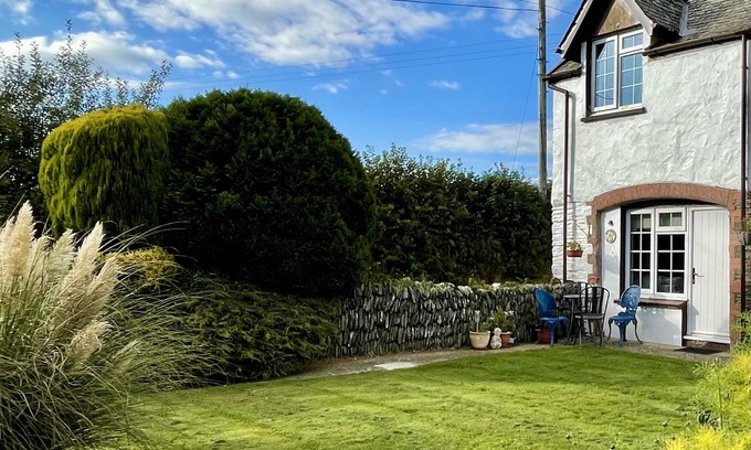 Ilfracombe Cottage | 10 mins drive to beaches and harbour.Idyllic location.Pub nearby. Dog friendly