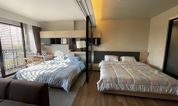 Asoke Condo | 10 mins to Terminal21! 4 Pax Group condo with Pool&Gym