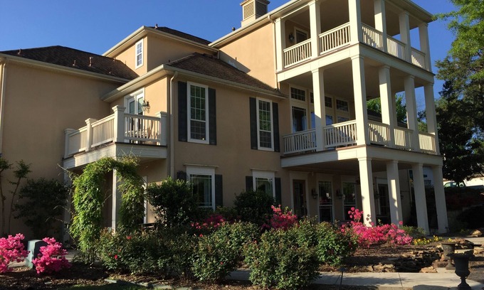 Marion House | 10 Minutes from Downtown Memphis - Southern Luxury in this Spacious Home