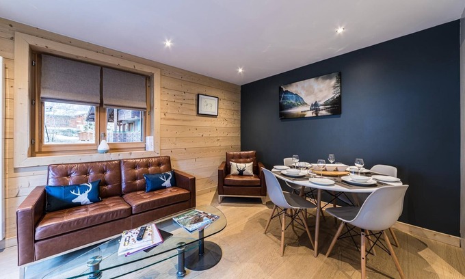 Morzine Apartment | βοΈπ10 minutes from skiing -Stylish 2 bed flat with free ski bus & boot warmers