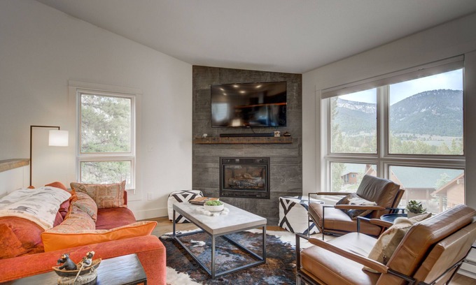Big Sky Condo | 10-minutes to Ski Resort, 2.5-Bedroom, Mountain Views, Hot Tub/Sauna