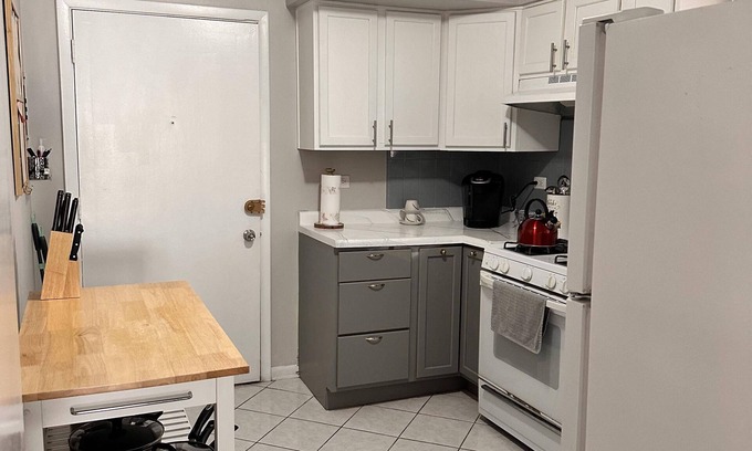 Rogers Park Apartment | 10 minutes to the lake! Family-sized Apt with free parking.