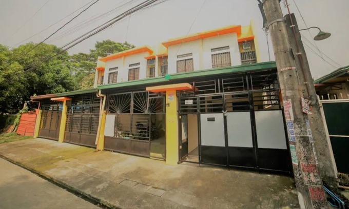 Las Pinas House | 10 Pax Home near Sipag Villar w Netflix Videoke