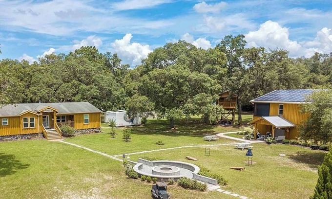 Pasco County House | 100-Acre Private Getaway - Pool, Pickleball & Basketball Court!