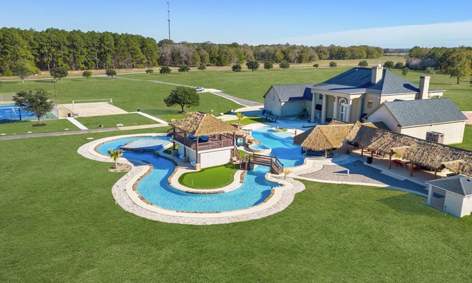 Voth Other | 100+ acres sleeps 30, pool, lazy river, hot tub, bball, tennis, and more