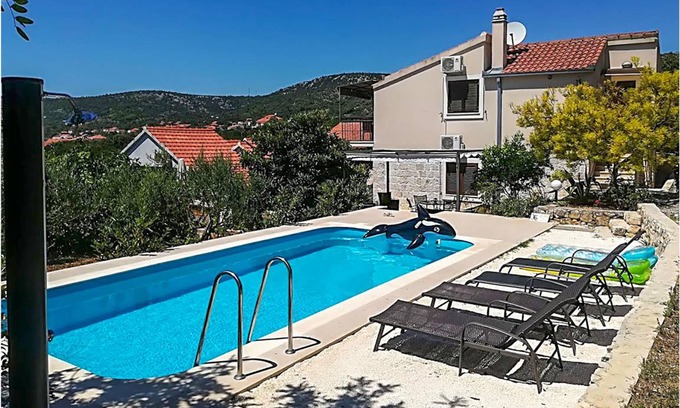 Vinisce House | 100 m² Maisonette ∙ 4 bedrooms ∙ 10 guests