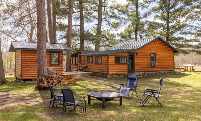 Hackensack Cabin | 100+ Remodeled Log Cabin-lake access-private dock