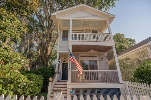 Uptown House | 1009 Calhoun Street