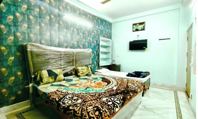 Varanasi Apartment | 100m from Ganges River & Ghat, 1-bedroom in Varanasi with AC, WiFi