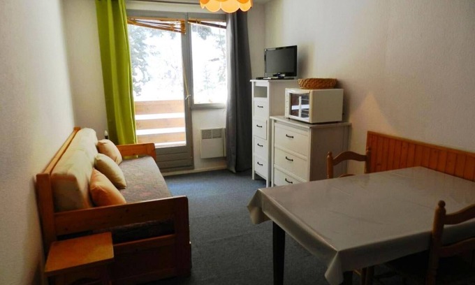 Le Pleynet Apartment | 100m from resort center, view valley/ski slopes, balcony, parking, ski locker, 18m², Les 7 Laux