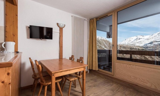 Le Lavachet Apartment | 100m from resort center, 7th floor, view open, balcony, tv, ski locker, 21m², Tignes