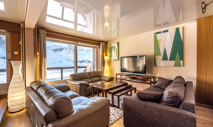 Tignes le Lac Apartment | 100m from resort center, 5th floor, view lake, tv, ski locker, 85m², Tignes