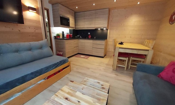 Les Avanchers-Valmorel Apartment | 100m from shops, Ground floor, view building, terrace, tv, ski locker, 31m², Valmorel
