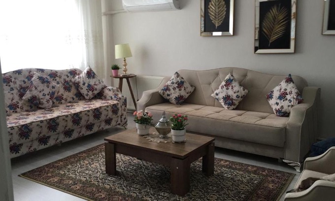 Karabaglar Apartment | 100m2 apartment, central location, free parking