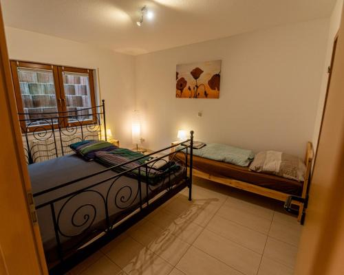 Woerrstadt Apartment | 105 m2 Arbeiterwohnung mit 2 extra Schlafzimmern für 7 Personen