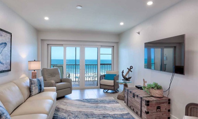 Madeira Beach Condo | 105 m² Condo ∙ 3 bedrooms ∙ 8 guests