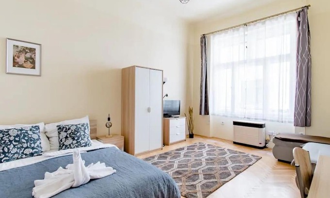 Belso-Ferencvaros Apartment | 108m2 3 Bedroom Central Apartment with 2,5 bath