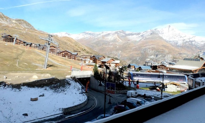 Tignes le Lac Apartment | 10m from resort center, 3rd floor, television, ski locker, 16m², Tignes
