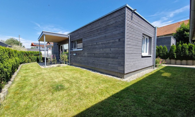 Diepoldshofen House | 10min to CenterParcs, bungalow with garden and carport, 4 persons