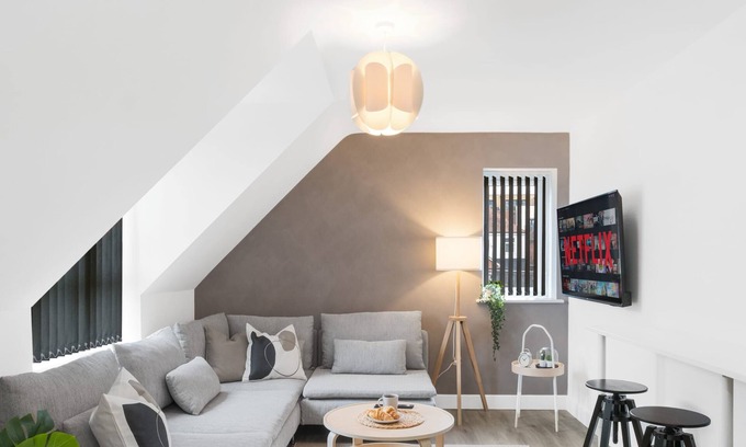 Balsall Common House | 10min to NEC Sleeps 6, Modern Arden House