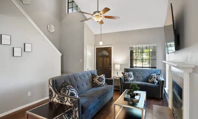 Converse House | 10Min2RandolphAFB~20Min2FtSH~4B/2.5B~PetFriendly!