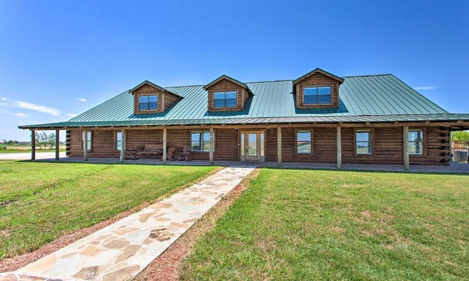 Rosston House | 11-Acre Krum Cabin with Jungle Gym and Sand Volleyball