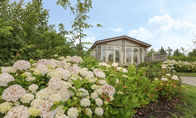 Lower Trengale Cottage | 11 FARAWAY FIELDS, pet friendly, luxury holiday cottage in Dobwalls