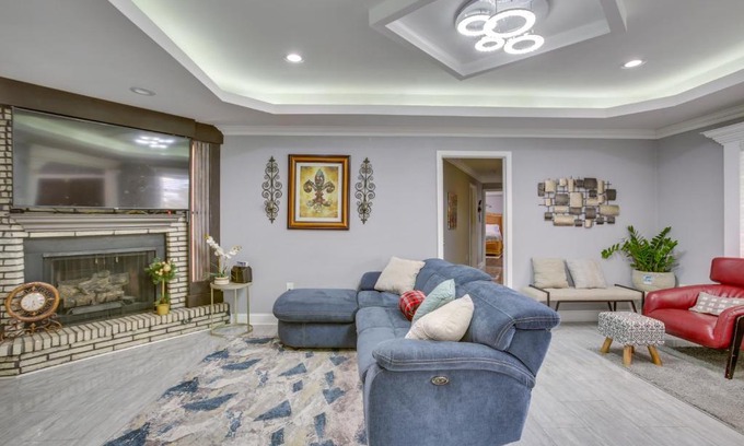 Westwego House | 11 Mi to NOLA Westwego Home with Sunroom!