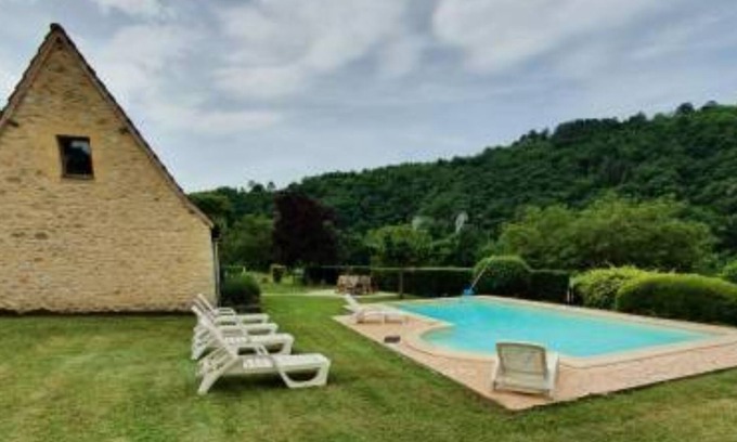 Tursac House | 11 PERSON CHARACTER HOUSE with private pool & view of the Vézère Valley