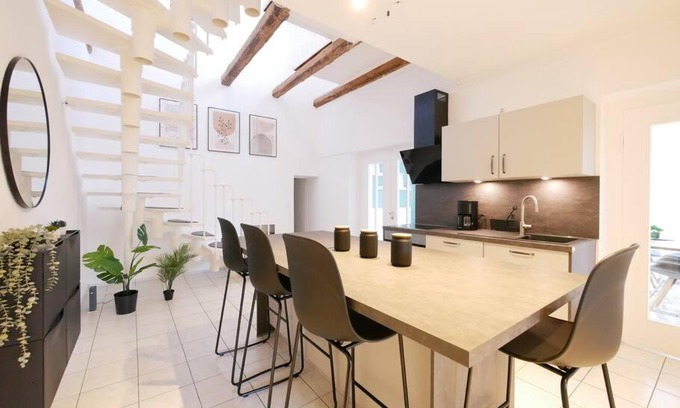 Kernstadt Apartment | 110 m2, Dachterrasse, Küche, zentral, ruhige Lage