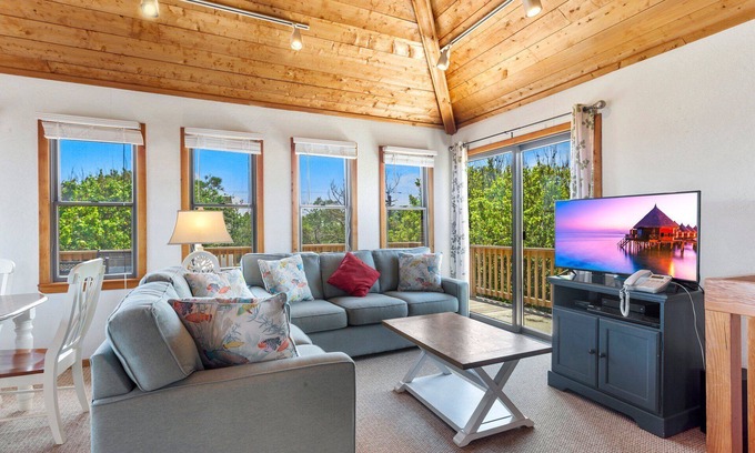 Corolla Village House | 1100 La Maison De Geezer *2 Min Walk to Beach