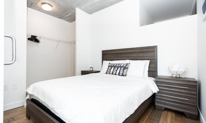 Downtown Winnipeg Condo | (1111)Downtown Glasshouse+Spacious 1 Bdr+Fast WiFi(311)