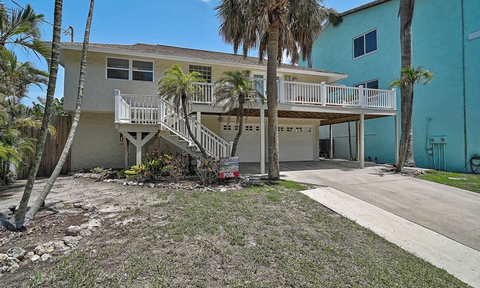 Siesta Key Village House | 112 Columbus Blvd